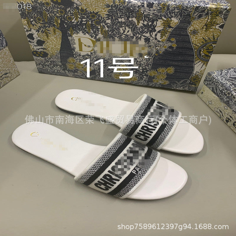 Fashionable Women's Embroidered Flat Slippers (Wholesale)