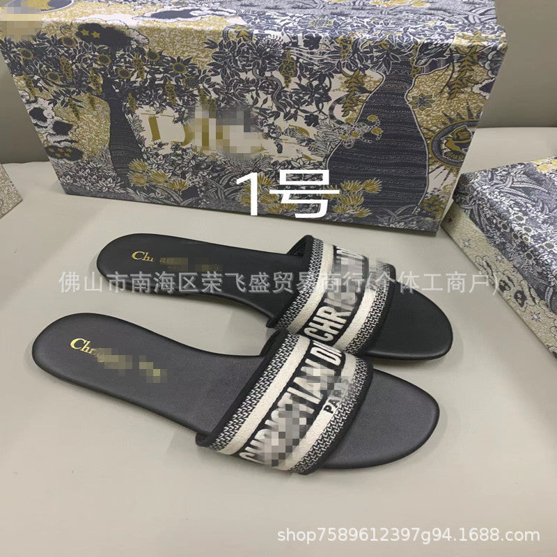 Fashionable Women's Embroidered Flat Slippers (Wholesale)