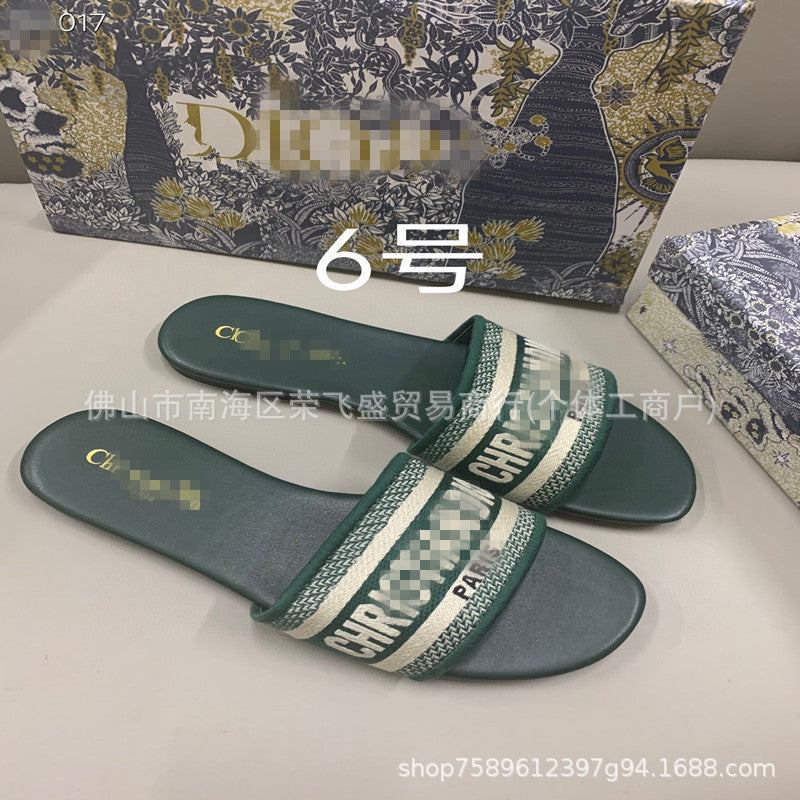 Fashionable Women's Embroidered Flat Slippers (Wholesale)